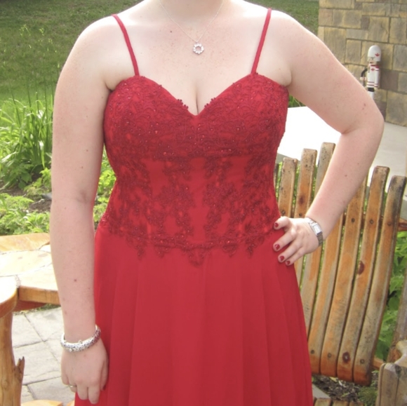 Red Prom/Bridesmaid/Evening Gown - Picture 1 of 6
